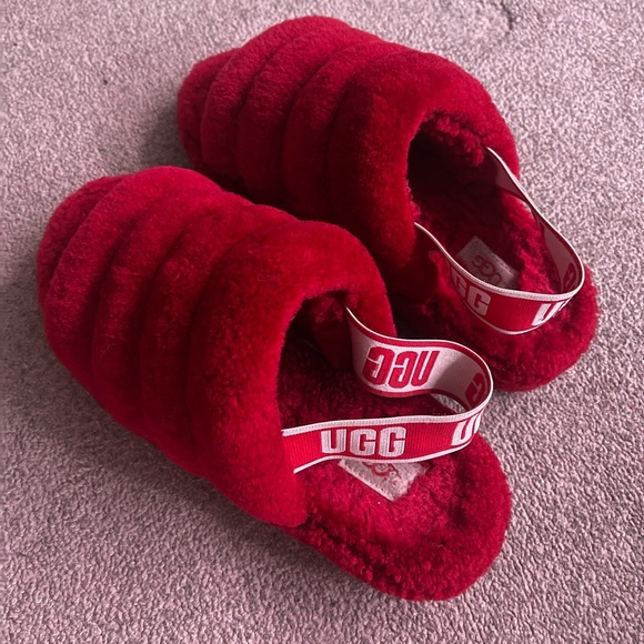 UGG slides - Picture 1 of 3